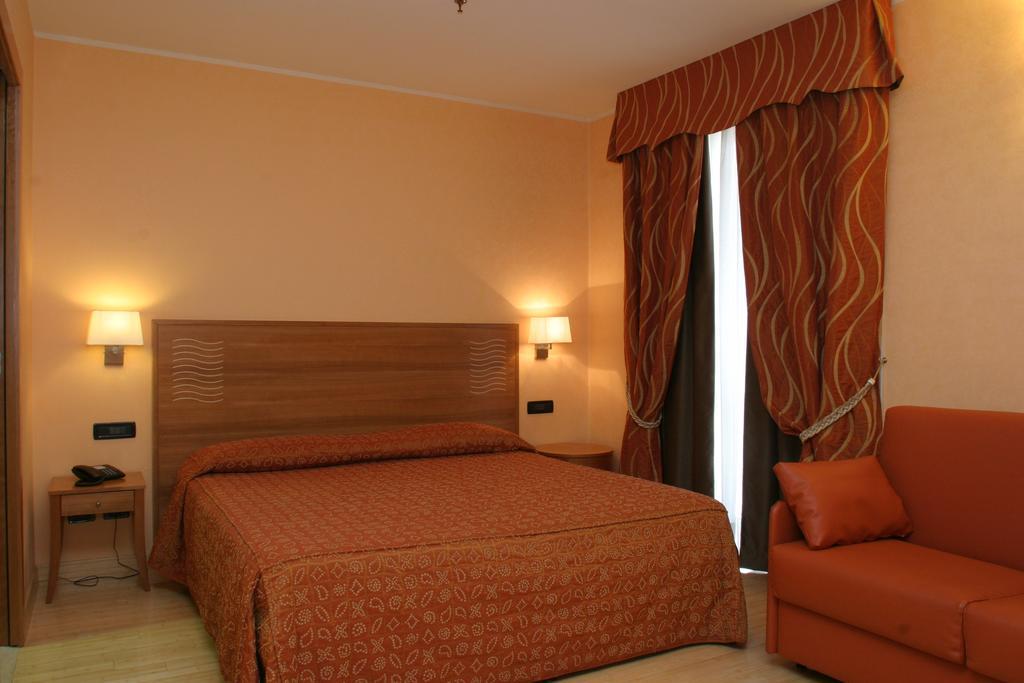 Hotel Continental Turín Pokoj fotografie